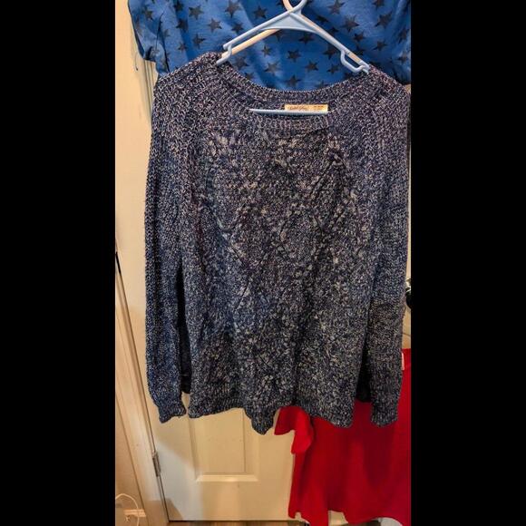 Assorted Women's Tops - Casual and Stylish Mix - Picture 9 of 9